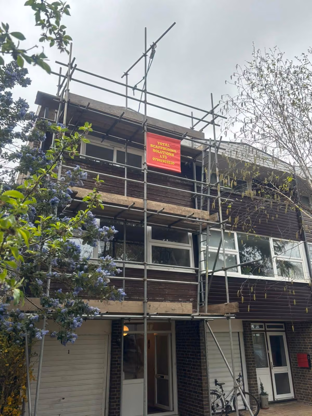 Scaffold on a three-storey terrace